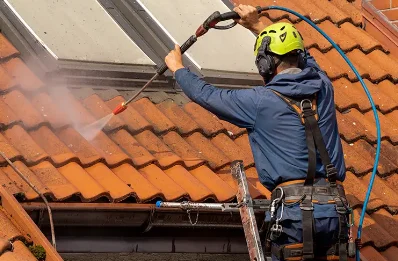 Démoussage et hydrofuge de toiture à Gâvres